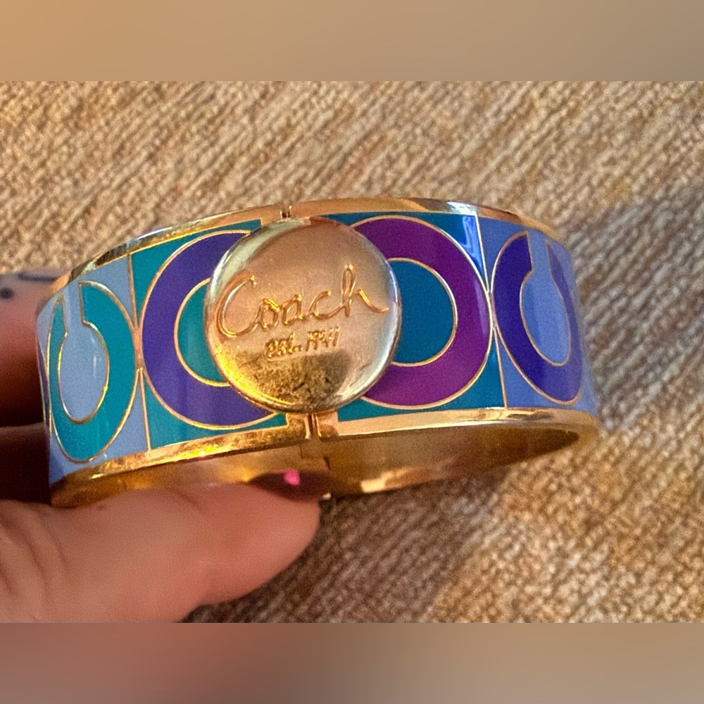 RARE VINTAGE COACH ENAMEL SIGNATURE CC LOGO HINGED BANGLE - Picture 7 of 11